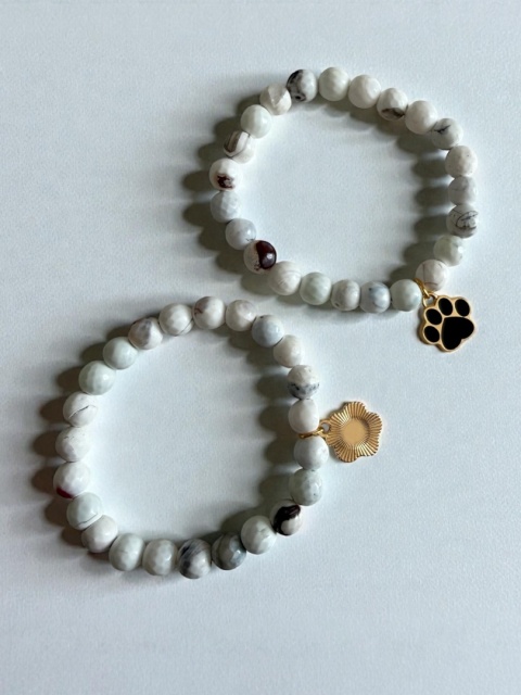 Bransoletka z kamieni AGAT z łapką psa kota