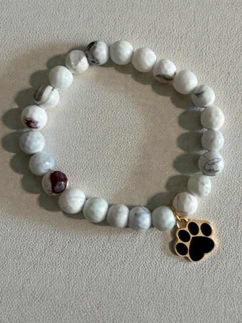 Bransoletka z kamieni AGAT z łapką psa kota