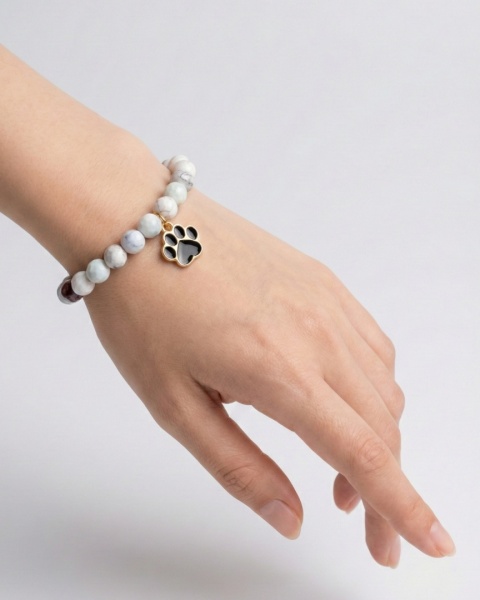 Bransoletka z kamieni AGAT z łapką psa kota